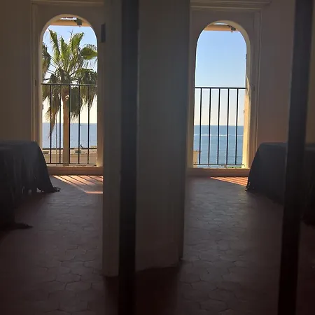 House With Beautiful Sea View *