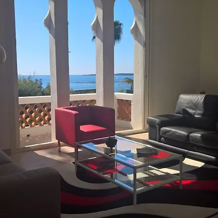 House With Beautiful Sea View *